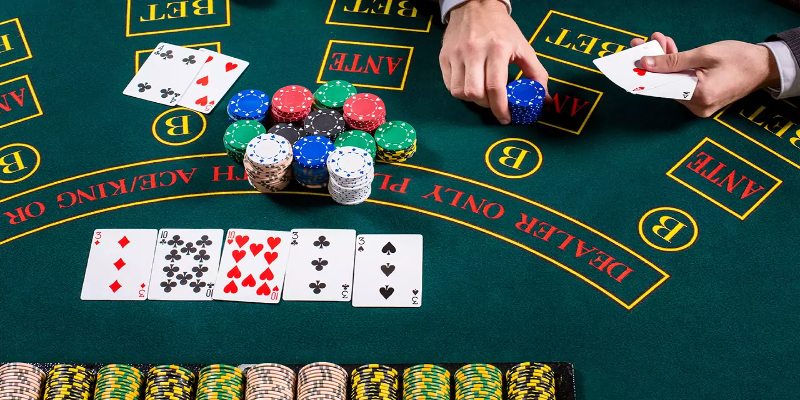 Tổng quan về siêu phẩm bài Poker